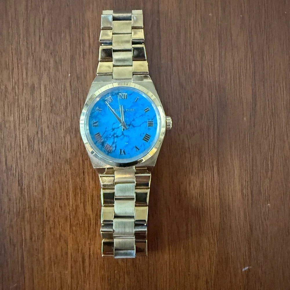 Michael Kors Gold Watch with Blue Dial (MK-5894) - Picture 2 of 4